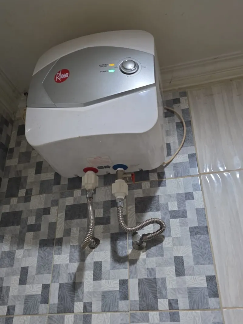 Water heater listrik Rheem terpasang