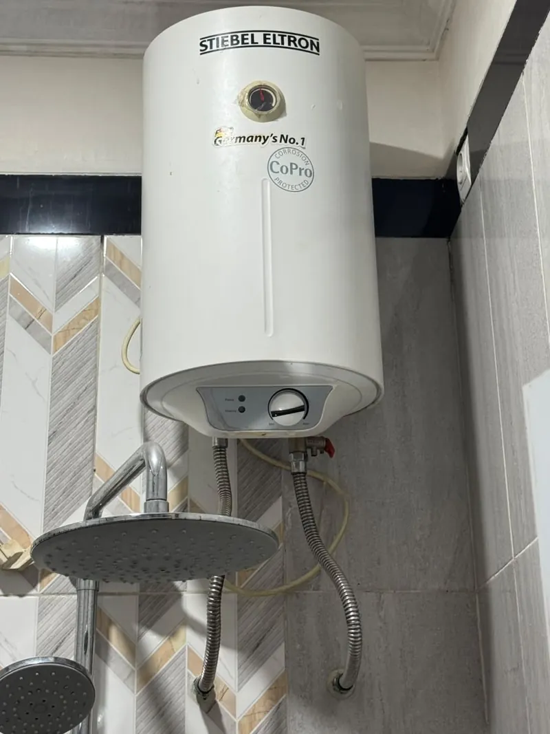 Water heater tenaga surya Stiebel Eltron terpasang di atap